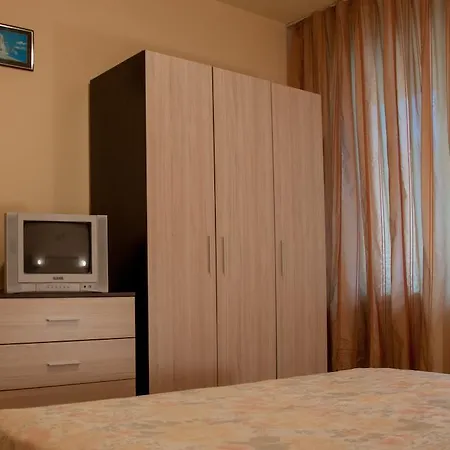 게스트하우스 Edelvais 2*